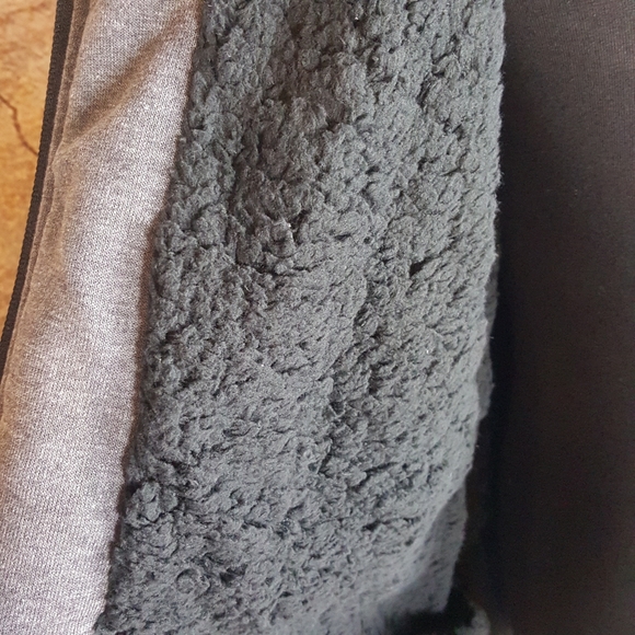 MEDIUM Sherpa Lined Zip-Up Hoodie - Picture 4 of 7